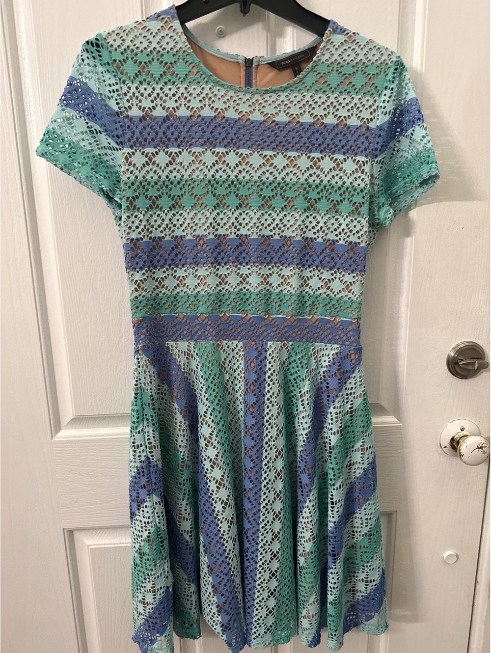 BCBGMAXAZRIA Women's Medium Lace Patterned Short Sleeve Dress in Blue and Green